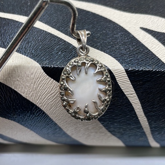 Pretty Mother of Pearl Oval Pendant Surrounded by Rhinestones Design - Picture 2 of 7
